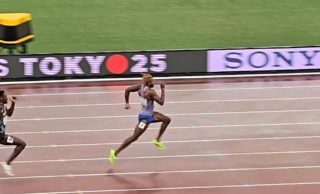 邓志慧女教,师英勇救少,温馨拥抱融,皇冠体育,皇冠体育app,皇冠体育官网,皇冠体育下载,皇冠体育入口